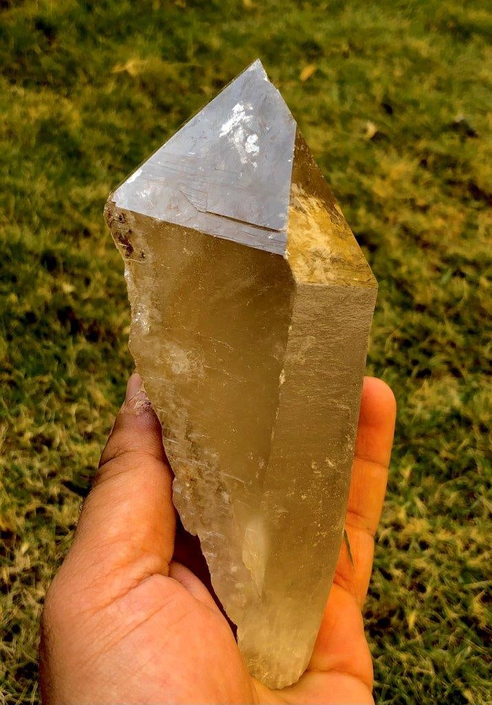 Natural Shape Smoky Quartz - 542.6 Grams: Natural Shape Smoky Quartz - 542.6 Grams - 123X73X68 mmShipping Rate: $55.00.shipping rates are determined by Parcel weight and destination.Combined shipping: We offer combine shipping on multiple