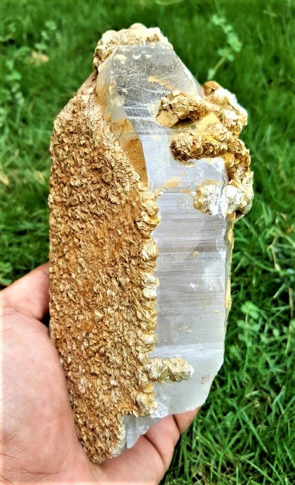 Quartz Covered With Mica - 1500 Grams: Quartz Covered With Mica - 1500 Grams - 160X100X70 mmShipping Rate: $85.00 .shipping rates are determined by Parcel weight and destination.Combined shipping: We offer combine shipping on multiple