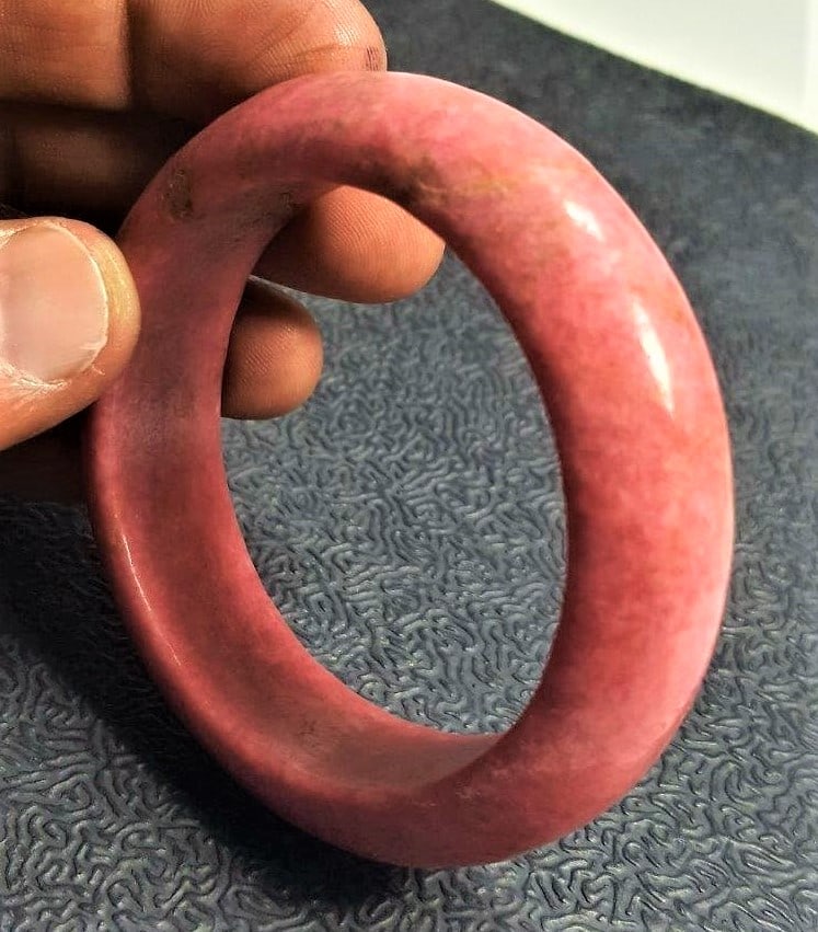 Rhodonite bangle bracelet round chakra healing stone: Rhodonite bangle bracelet round heart chakra healing stoneShipping Rate: $23.00 .shipping rates are determined by Parcel weight and destination.Combined shipping: We offer combine shipping on multiple
