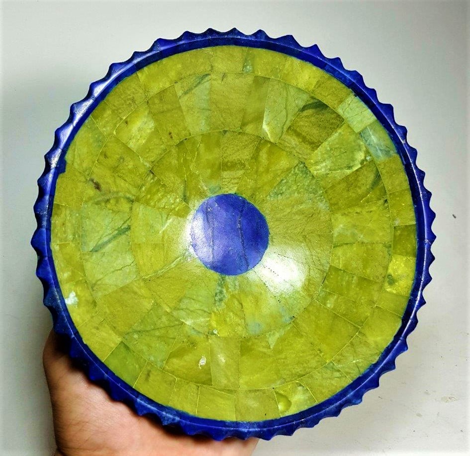 Jade Hand Carved Bowl - 626 Grams: Jade Hand Carved Bowl - 626 Grams - 185X58 mmShipping Rate: $55.00 .shipping rates are determined by Parcel weight and destination.Combined shipping: We offer combine shipping on multiple items