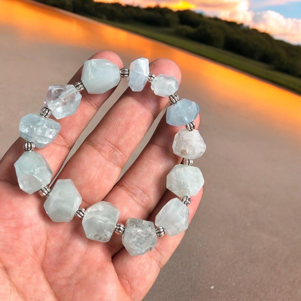 Natural Aquamarine Healing Bracelet: Natural Aquamarine Healing Bracelet Shipping: