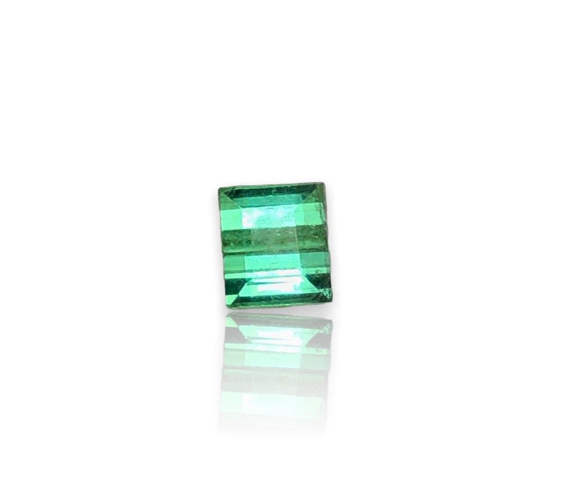1.10 carats Green Tourmaline - 5X5X4 mm (1 of 2)