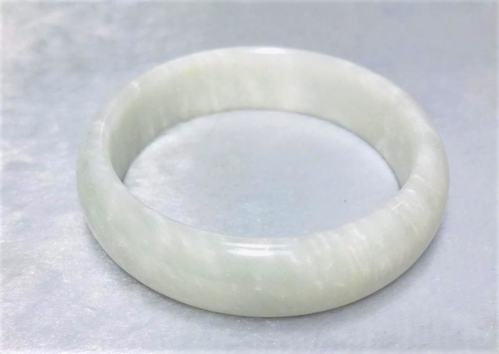 Calcite white bangle - 77.9G (1 of 3)
