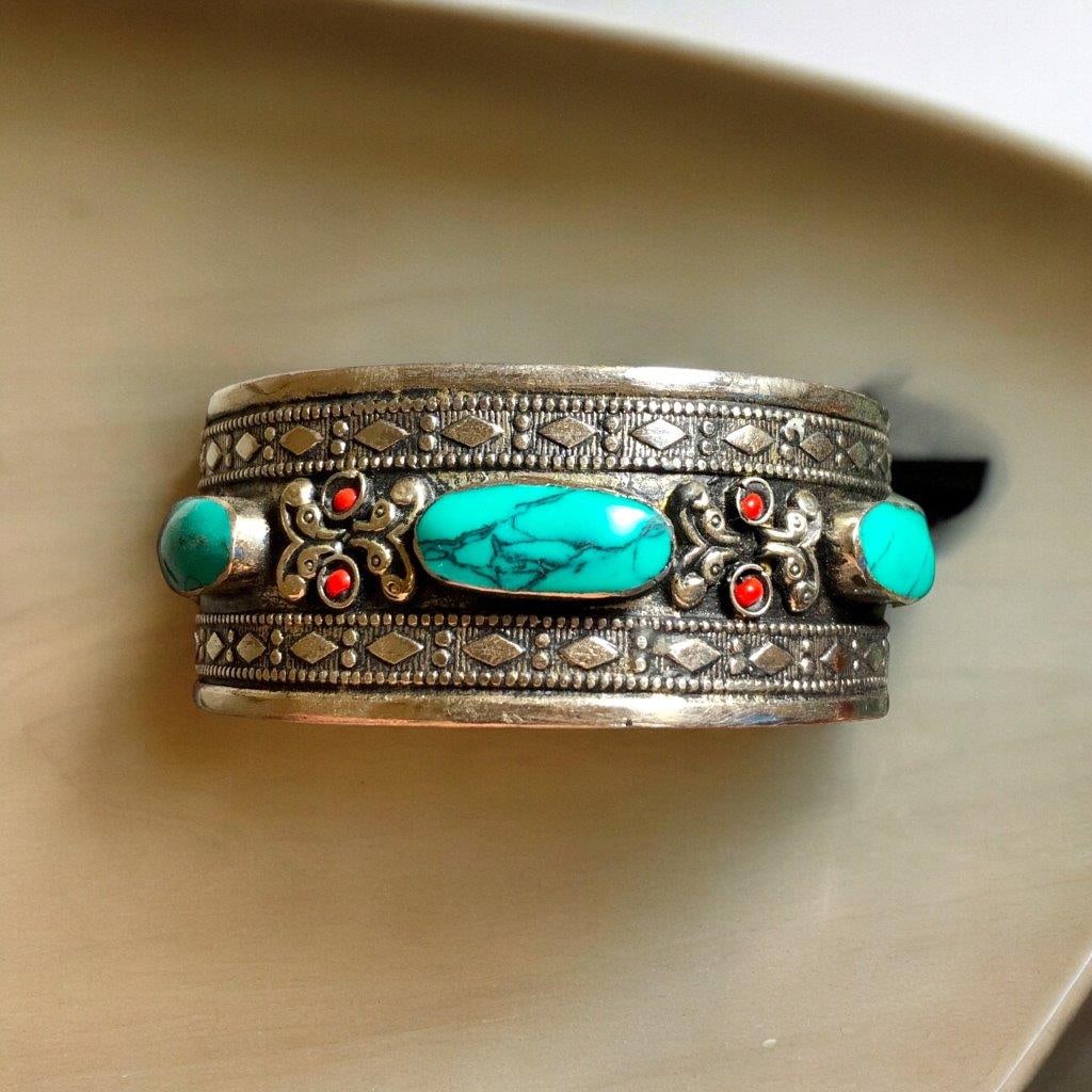 Very Beautiful Vintage Style Torquoise Brass Bracelet (1 of 2)