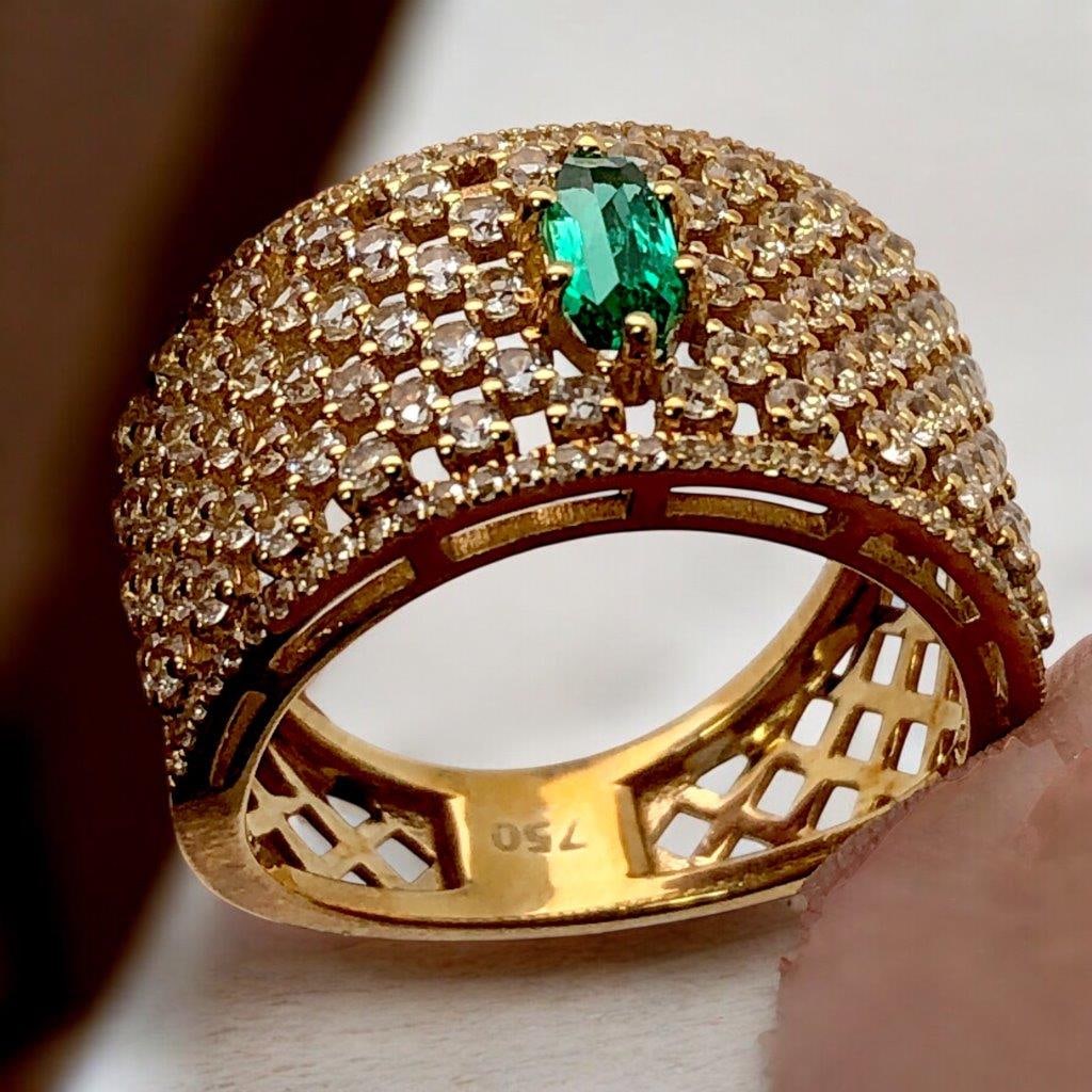 Natural Emerald & 1.5 Carats Diamond Ring in 18K Gold – Size 8.5 US: Elevate your jewelry collection with this exquisite Natural Emerald & Diamond Ring crafted in solid 18K Gold, designed in a classic and luxurious style. The centerpiece features a vibrant 0.40-carat n