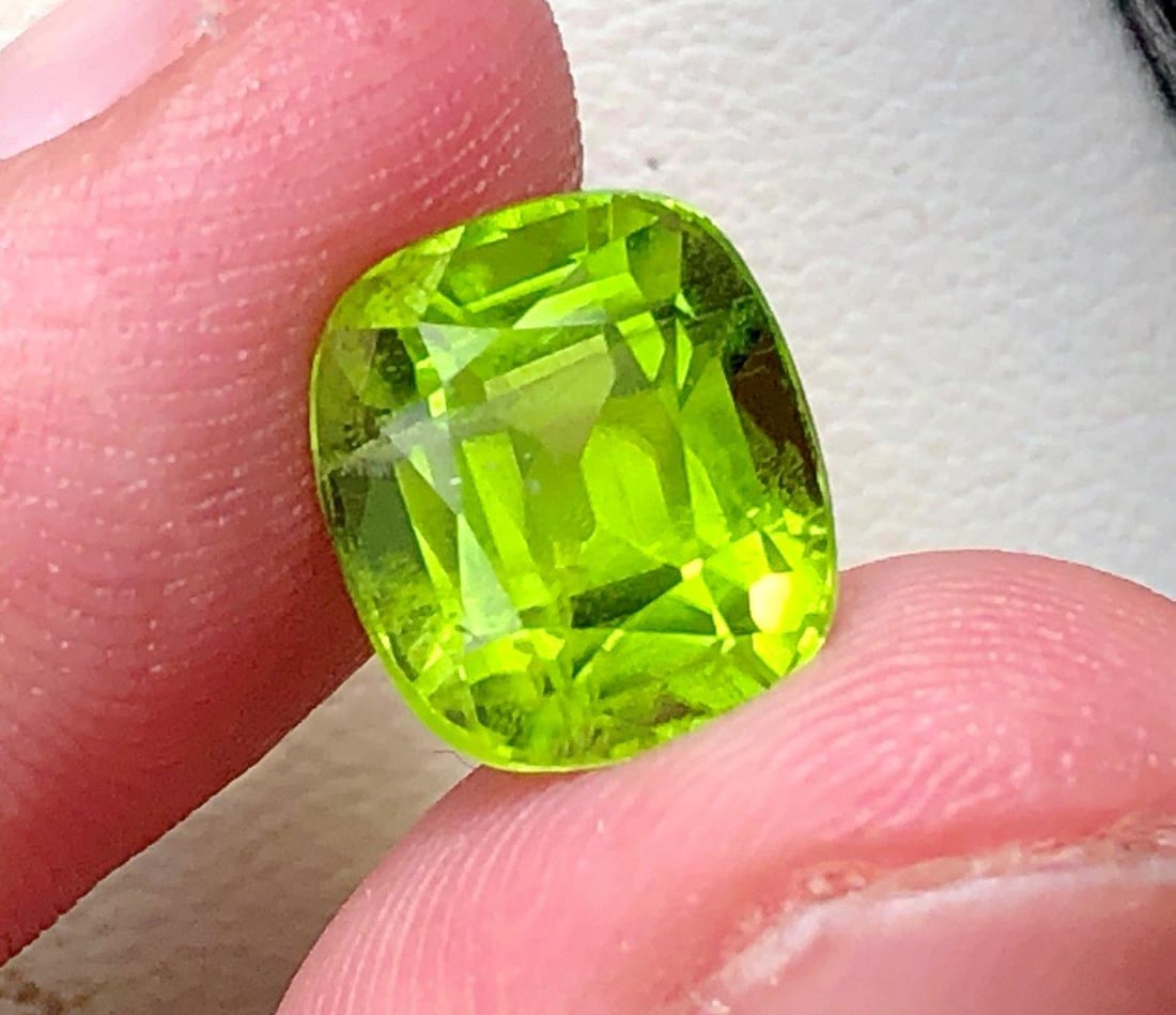 5.35 CRTS Very Fine Quality Peridot Gemstone - 11X10X8 mm: 5.35 CRTS Very Fine Quality Peridot Gemstone - 11X10X8 mm Choose design of your own and we will make it for youWe accept custom order in Sterling Silver, Gold and Platinum in WholeSale PriceColored Ge