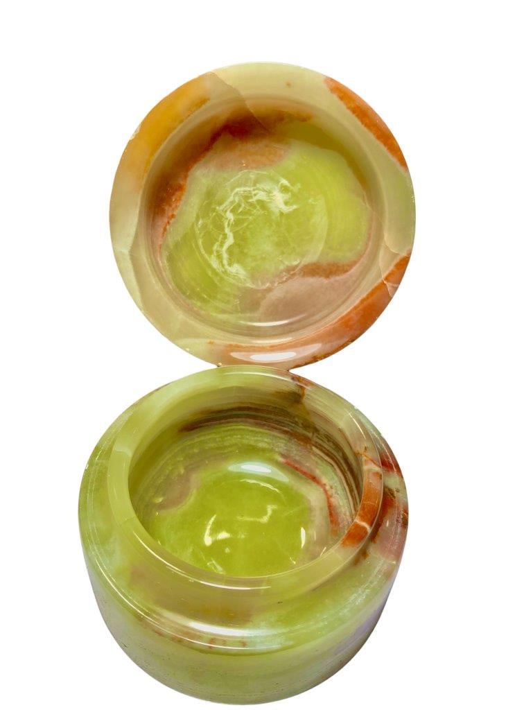 Onyx Jewelry Box - 234 Grams - 6.5X6X4.5 cm: Onyx Jewelry Box - 234 Grams - 6.5X6X4.5 cmShipping Rate: $40.00 .shipping rates are determined by Parcel weight and destination.Combined shipping: We offer combine shipping on multiple items purchase