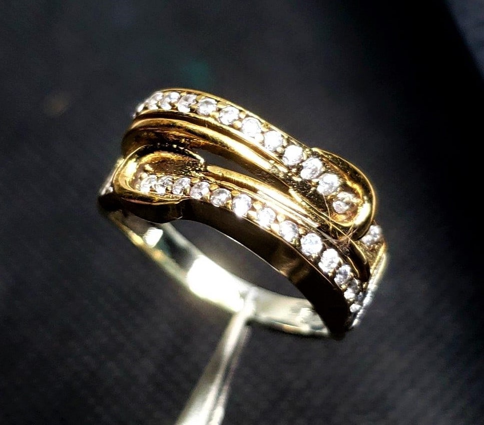 Mossonite Bronze Ring: Turkish Jewelry - Mossonite Bronze Ring FREE SHIPPING Shipping rates are determined by Parcel weight and destination.