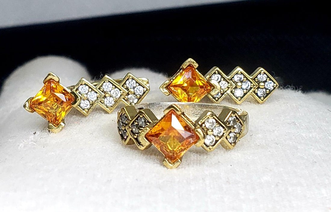 Yellow Stones Stylish Earrings and Ring: Yellow Stones Stylish Earrings and Ring FREE SHIPPING Shipping rates are determined by Parcel weight and destination.