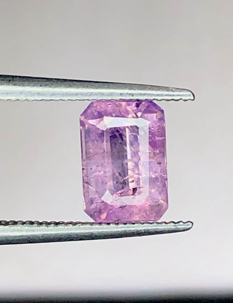 Natural Corundum Sapphire - 1.40 Carats - 7X5X4 mm (1 of 3)