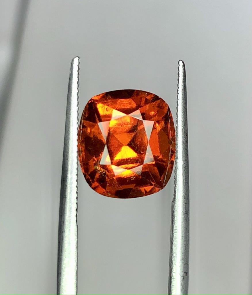 4.40 Carats Fiery Hessonite Garnet Gemstone - 10X9X7 mm (1 of 4)
