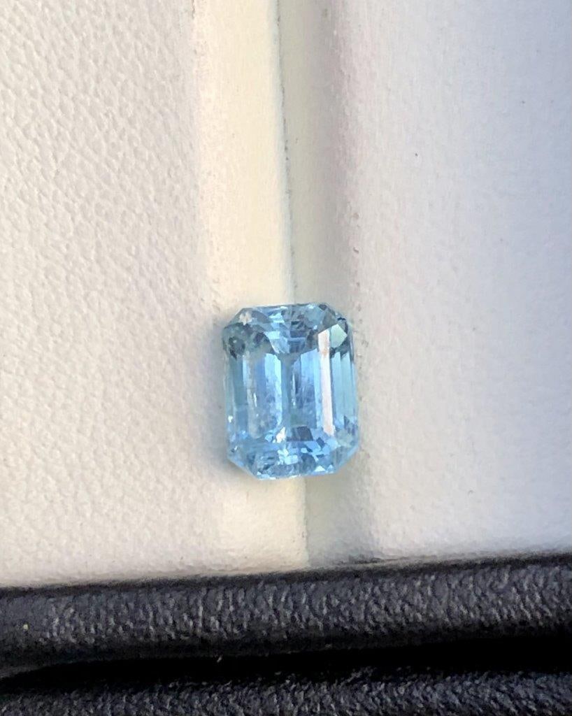 2.15 Carats Santa Maria Aquamarine Gemstone - 9X7X6 mm: 2.15 Carats Santa Maria Aquamarine Gemstone - 9X7X6 mm FREE SHIPPING: