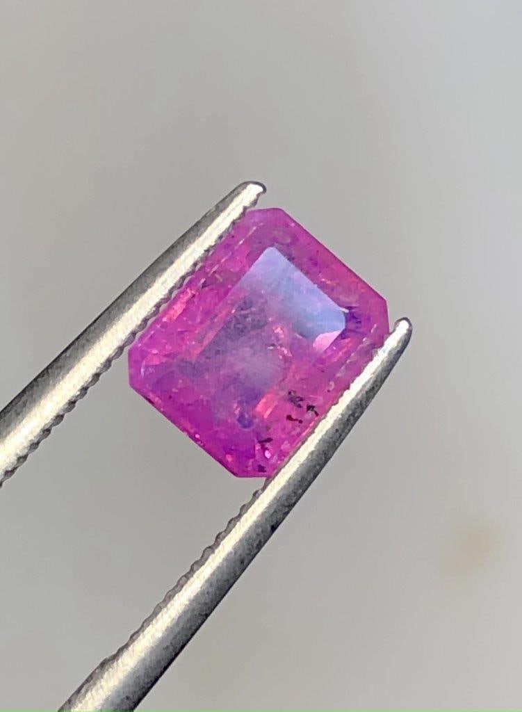 1.15 Carats Natural Corundum Sapphire - 6X5X3 mm (1 of 3)