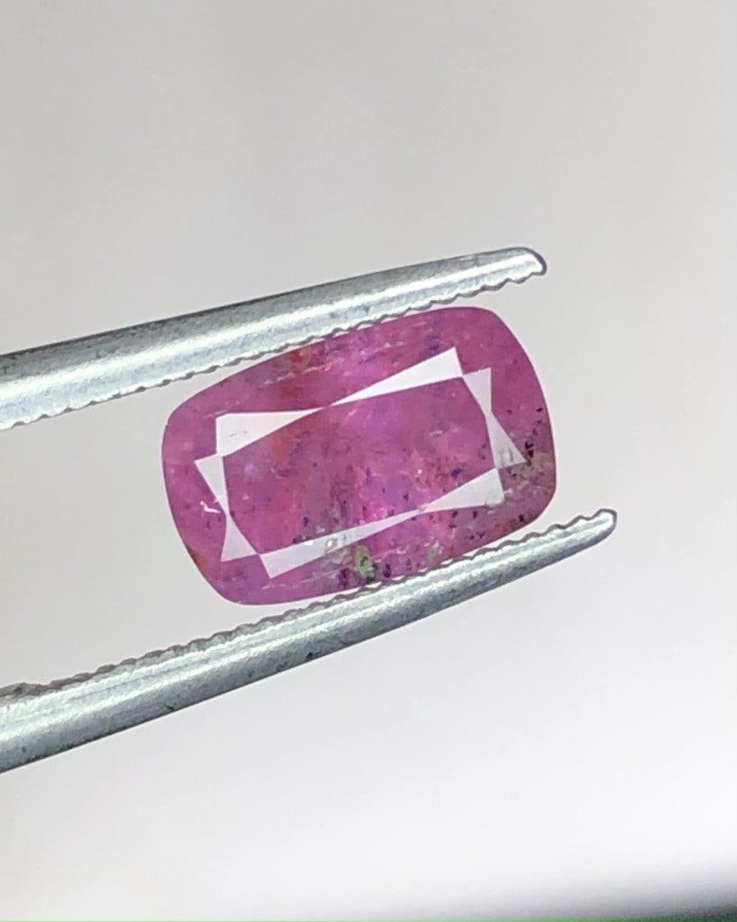 1.55 Carats Natural Corundum Sapphire gemstone - 8X5X4 mm (1 of 3)