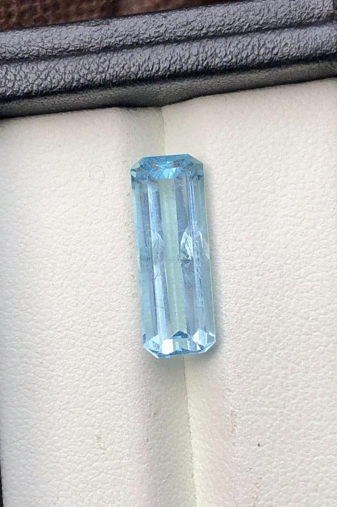 5.20 Carats Santa Maria Aquamarine Gemstone - 18X6X6 mm: 5.20 Carats Santa Maria Aquamarine Gemstone - 18X6X6 mm FREE SHIPPING:
