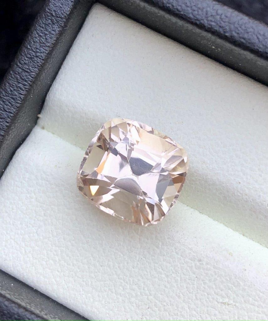 8.15 Carats Golden Topaz Gemstone - 11X11X9 mm: 8.15 Carats Golden Topaz Gemstone - 11X11X9 mm FREE SHIPPING: