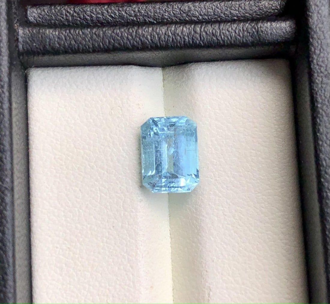 2.55 Carats Santa Maria Aquamarine Gemstone - 10X7X6 mm: 2.55 Carats Santa Maria Aquamarine Gemstone - 10X7X6 mm FREE SHIPPING: