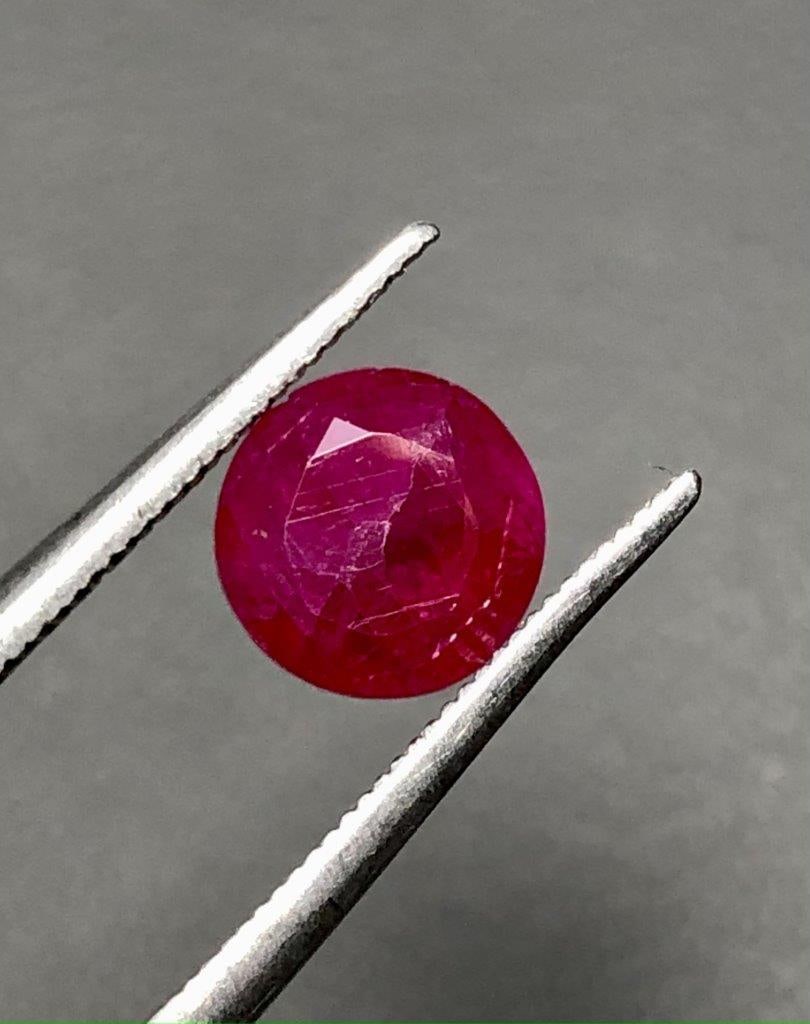 1.75 Carats Natural Ruby Round Cut - 7X7X4 mm (1 of 5)