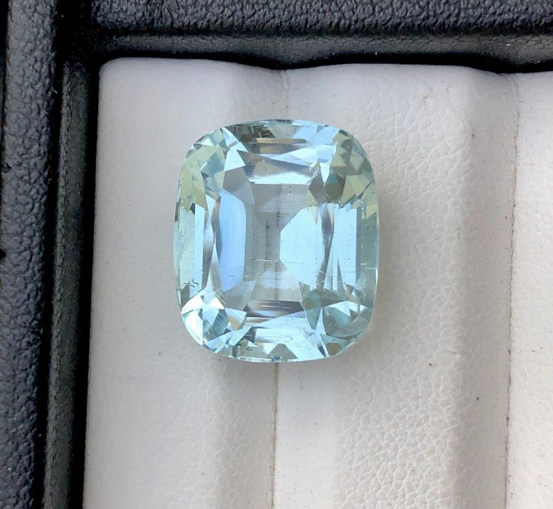 Top Quality Cushion Cut Natural Aquamarine Gemstone - 13.25 Carats - 15X13X10 mm (1 of 6)