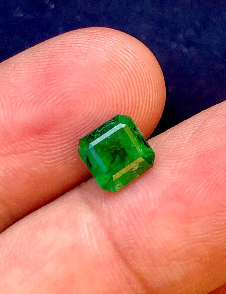 1.45 CARATS VIVID GREEN NATURAL EMERALD GEMSTONE - 7X7X5 mm (1 of 3)