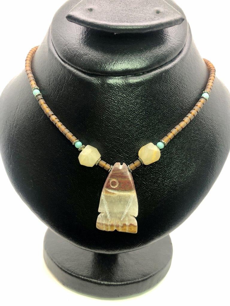 Carved Onyx Fish Pendant Necklace with Green Serpentine Beads – Vintage Estate Jewelry: Offered is a distinctive onyx carved fish pendant necklace accented with polished green serpentine beads. The pendant is skillfully carved from natural onyx, depicting a detailed fish motif with smoot