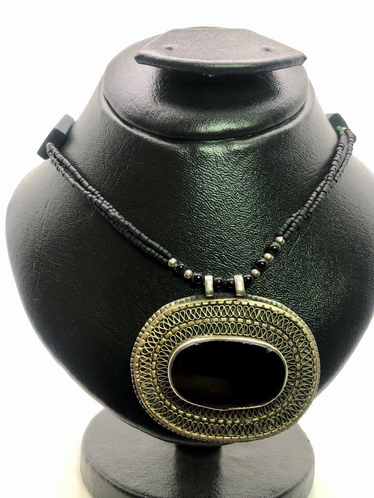 Vintage Black Agate Carved Necklace in Brass – Handcrafted Gemstone Jewelry, Unique Artisan Piece: Elegant vintage agate carved necklace set in brass, showcasing detailed craftsmanship and natural gemstone beauty. A unique artisan jewelry piece perfect for collectors, vintage lovers, or statement a