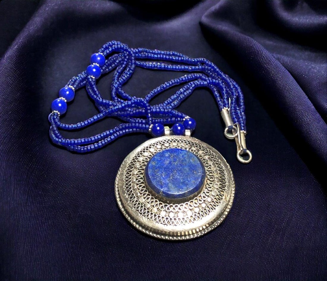 Lapis Lazuli Round Shape Necklace - Wedding Gift Surpirse: Lapis Lazuli Round Shape Necklace - Wedding Gift Surpirse Shipping: $23.00. Shipping rates are determined by Parcel weight and destination.
