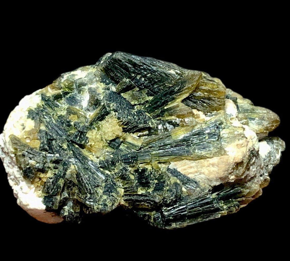 59.55 Grams Natural Epidote Mineral Specimen - 54X30X27 mm (1 of 3)