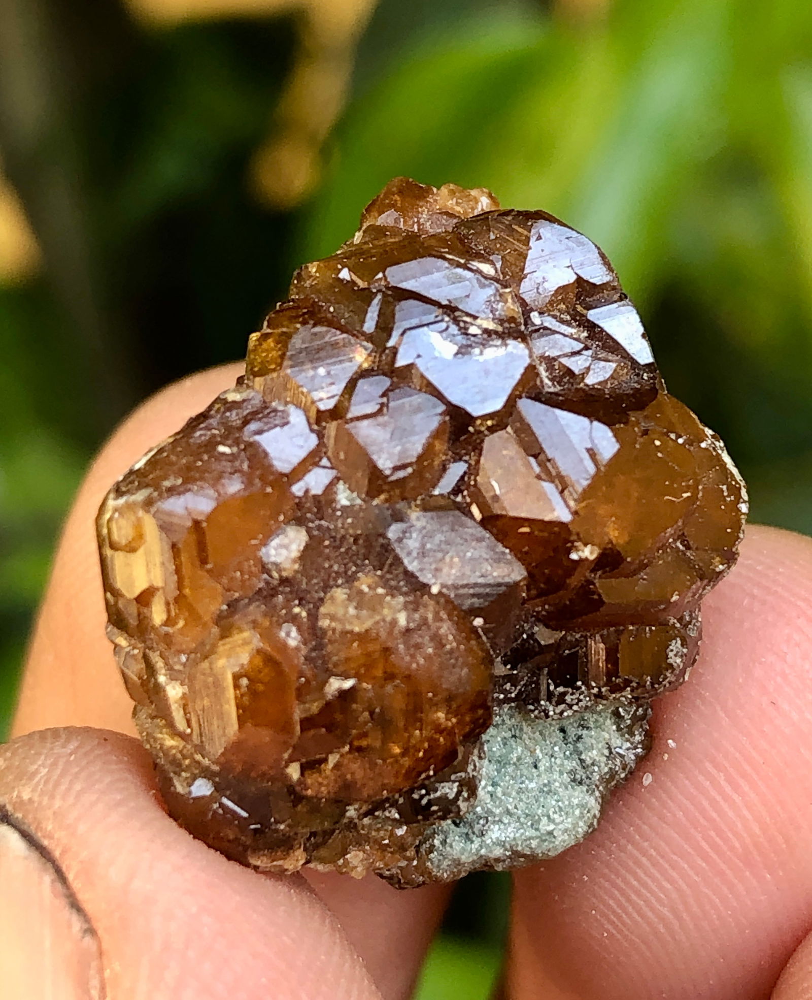 8.7 Grams Garnet Crystals Cluster - 15X12X10 mm: 8.7 Grams Garnet Crystals Cluster - 15X12X10 mm shipping rates are determined by Parcel weight and destination.Combined shipping: We offer combine shipping on multiple items purchased to reduce shippi