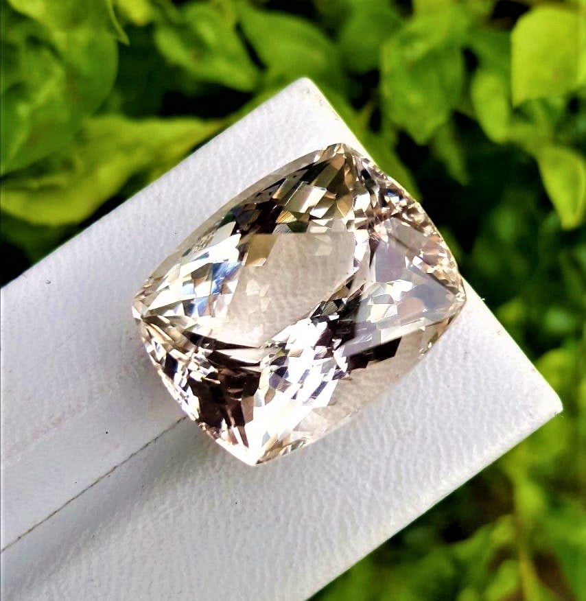 Natural Topaz Jewelry Size - 56.30 Carats: Natural Topaz Jewelry Size Top Quality - 56.30 Carats - 23.5X19.2X14.2 mmShipping Rate: $15.00 .shipping rates are determined by Parcel weight and destination.Combined shipping: We offer combine shipp