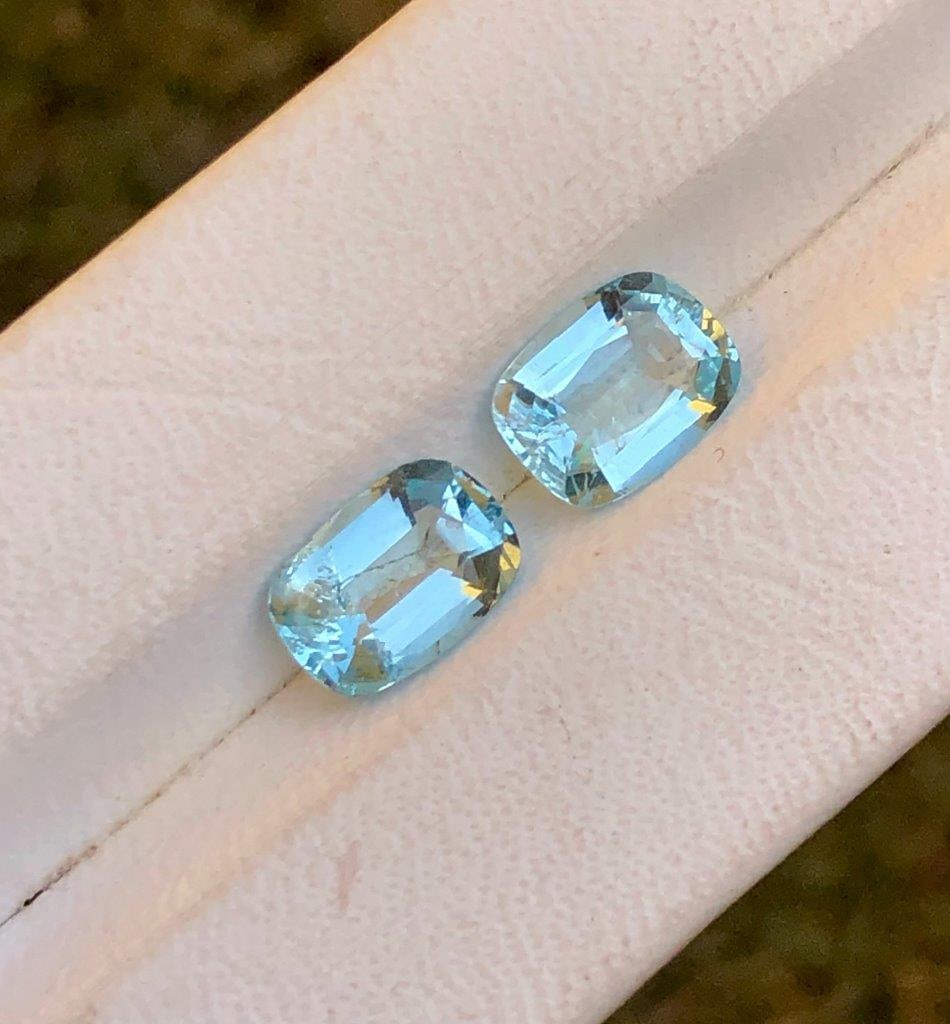 4.50 Carats Santa Maria Natural Paired Aquamarine: 4.50 Carats Santa Maria Natural Paired AquamarineShipping Rate: $15.00 .shipping rates are determined by Parcel weight and destination.Combined shipping: We offer combine shipping on multiple items pu