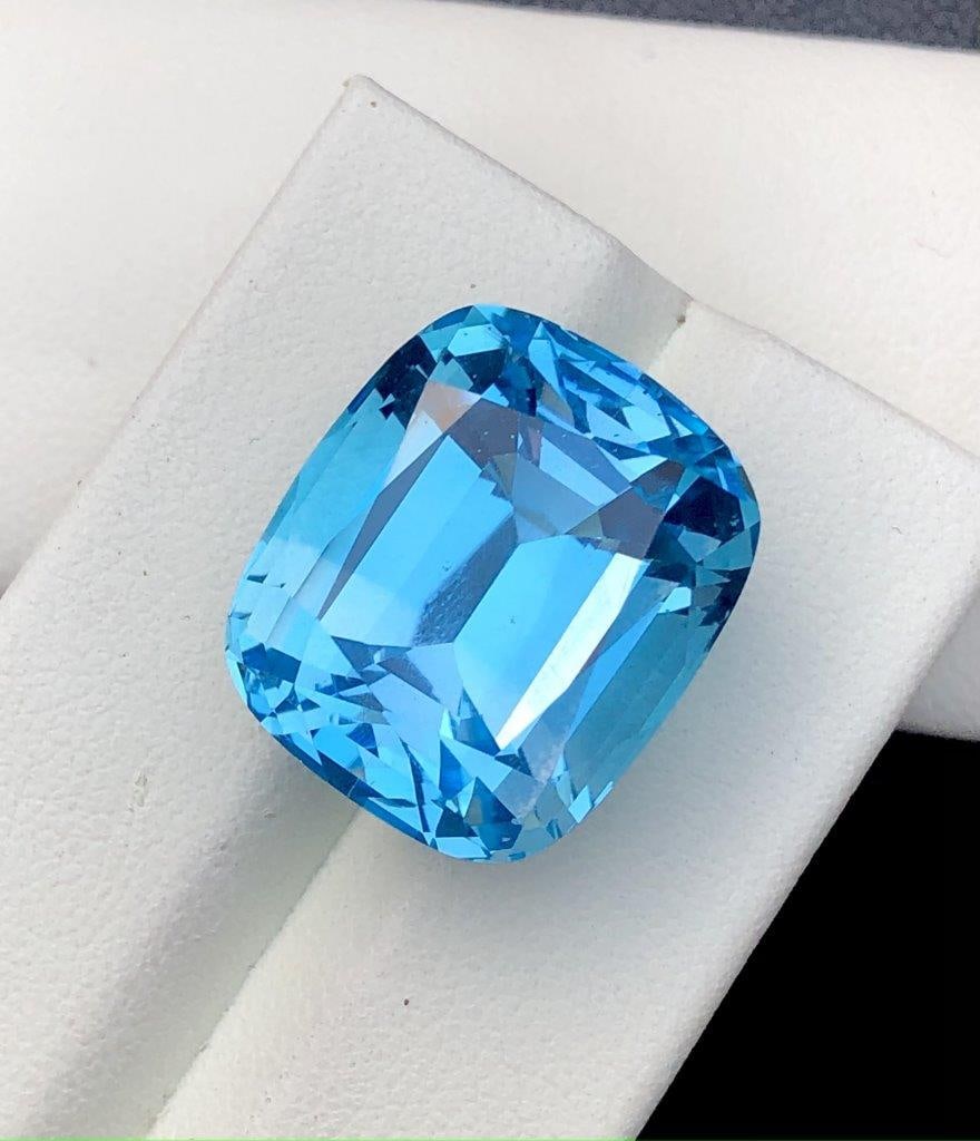 32.30 Carats AAA Quality Swiss Blue Topaz Gemstone - 19X16X12 mm (1 of 2)