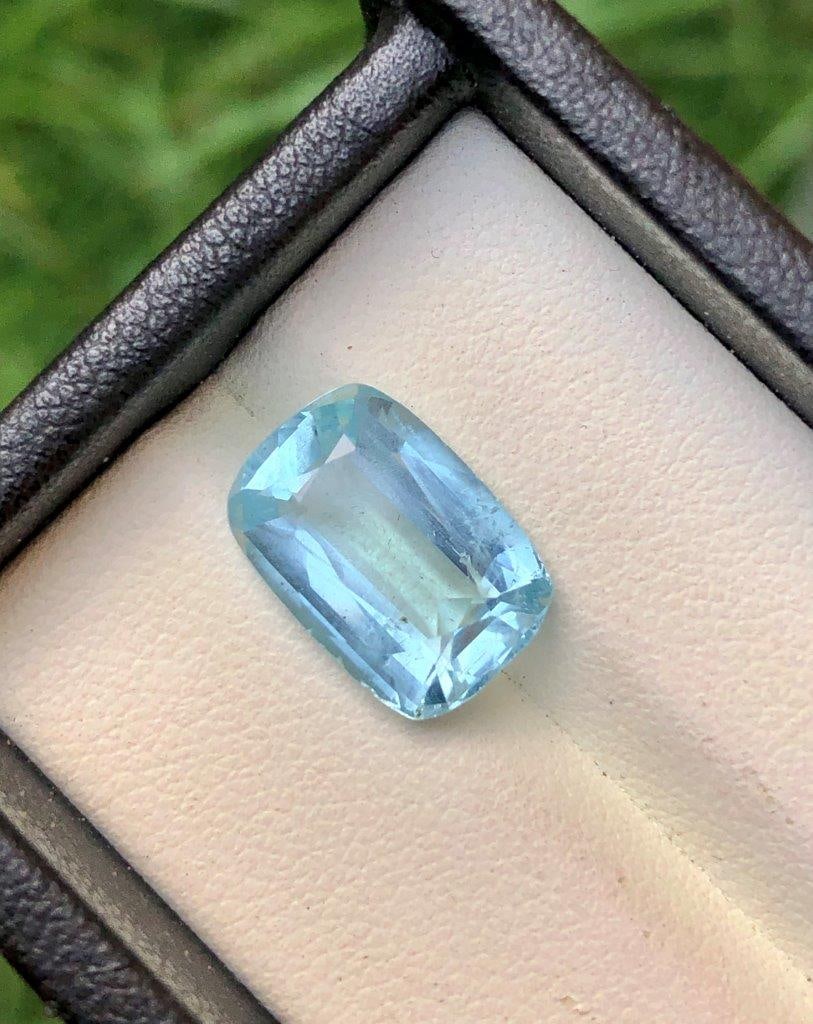 4.65 Carats Natural Santa maria Aquamarine Gemstone - 14X10X6 mm: 4.65 Carats Natural Santa maria Aquamarine Gemstone - 14X10X6 mmShipping Rate: $15.00 .shipping rates are determined by Parcel weight and destination.Combined shipping: We offer combine shipping on mu