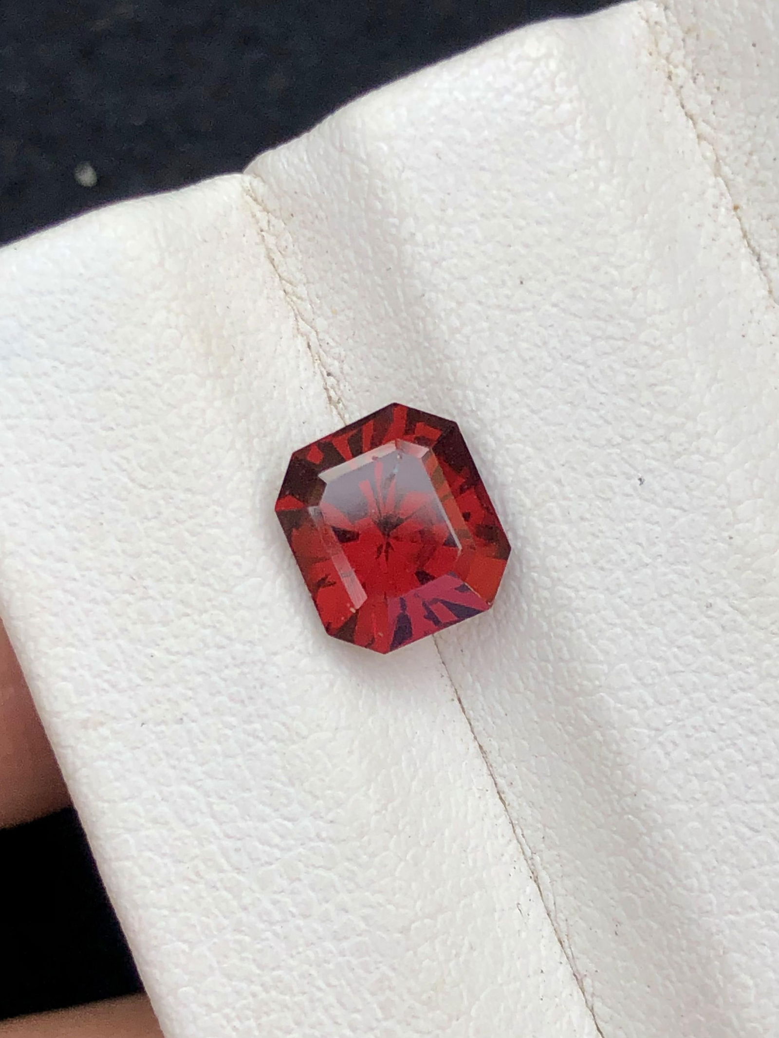 Rhodolite Garnet Gemstone - 2.25 carats - 8X7X5 mm: Rhodolite Garnet Gemstone - 2.25 carats - 8X7X5 mmShipping Rate: $15.00 .shipping rates are determined by Parcel weight and destination.Combined shipping: We offer combine shipping on multiple items p