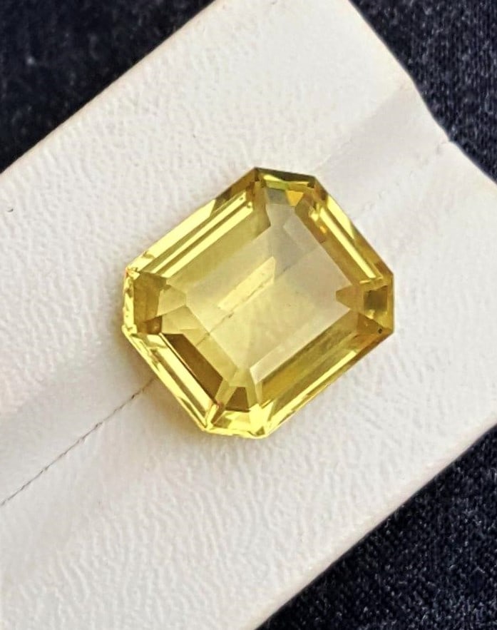 Flawless Lemon Quartz - 11.80 Carats: Flawless Lemon Quartz - 11.80 Carats - 16X15X7.5 mmShipping Rate: $15.00 .shipping rates are determined by Parcel weight and destination.Combined shipping: We offer combine shipping on multiple items