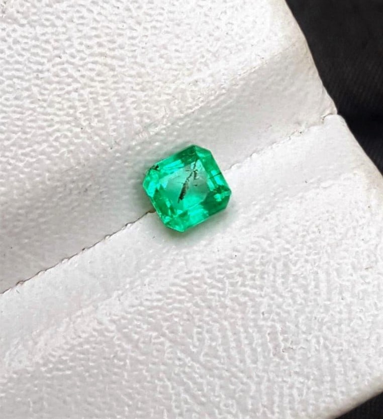 Natural Emerald Cut Emerald 0.65 Carats (1 of 5)
