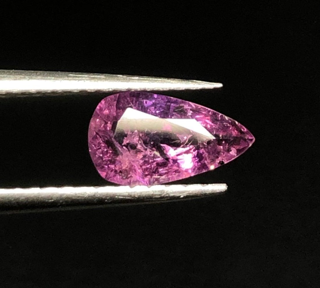 0.95 crts Pear Shape Natural Ruby: 0.95 crts Pear Shape Natural Ruby - 9X5X3 mmShipping Rate: $15.00 .shipping rates are determined by Parcel weight and destination.Combined shipping: We offer combine shipping on multiple items purchas