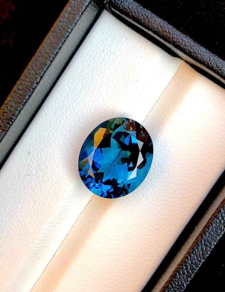 Top Quality London Blue Topaz - 9.30 Carats - 14X12X7 mm: Top Quality London Blue Topaz - 9.30 Carats - 14X12X7 mmShipping Rate: $15.00 .shipping rates are determined by Parcel weight and destination.Combined shipping: We offer combine shipping on multiple