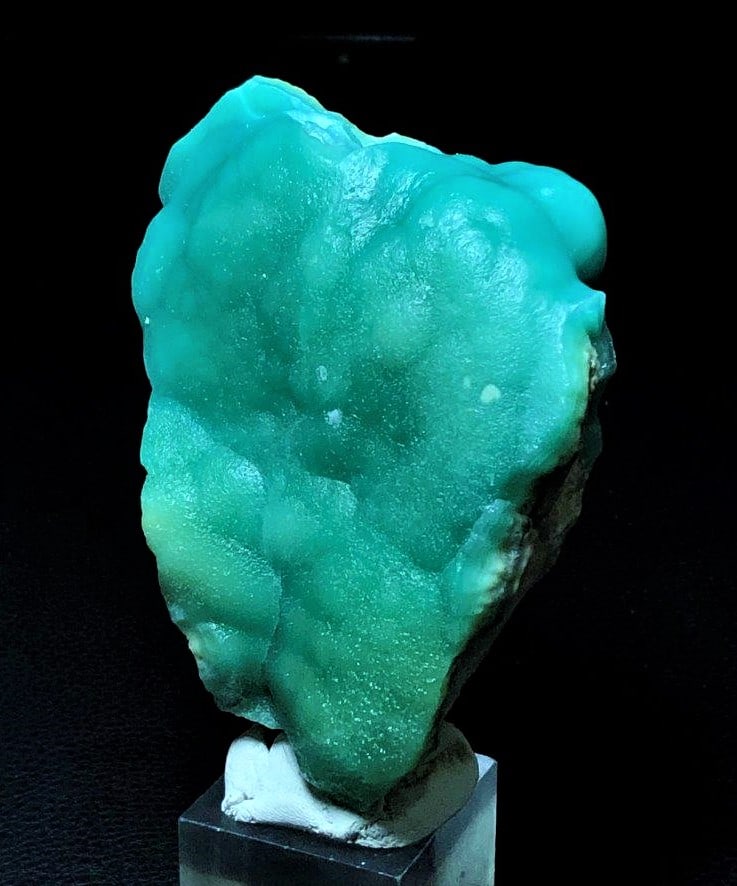 Botryoidal Blue Hemimorphite - 235.8 Grams: CERAMIC GLAZE LOOKING Botryoidal Blue Hemimorphite - 235.8 Grams - 91X71X35 mmShipping Rate: $36.00 .shipping rates are determined by Parcel weight and destination.Combined shipping: We offer combine