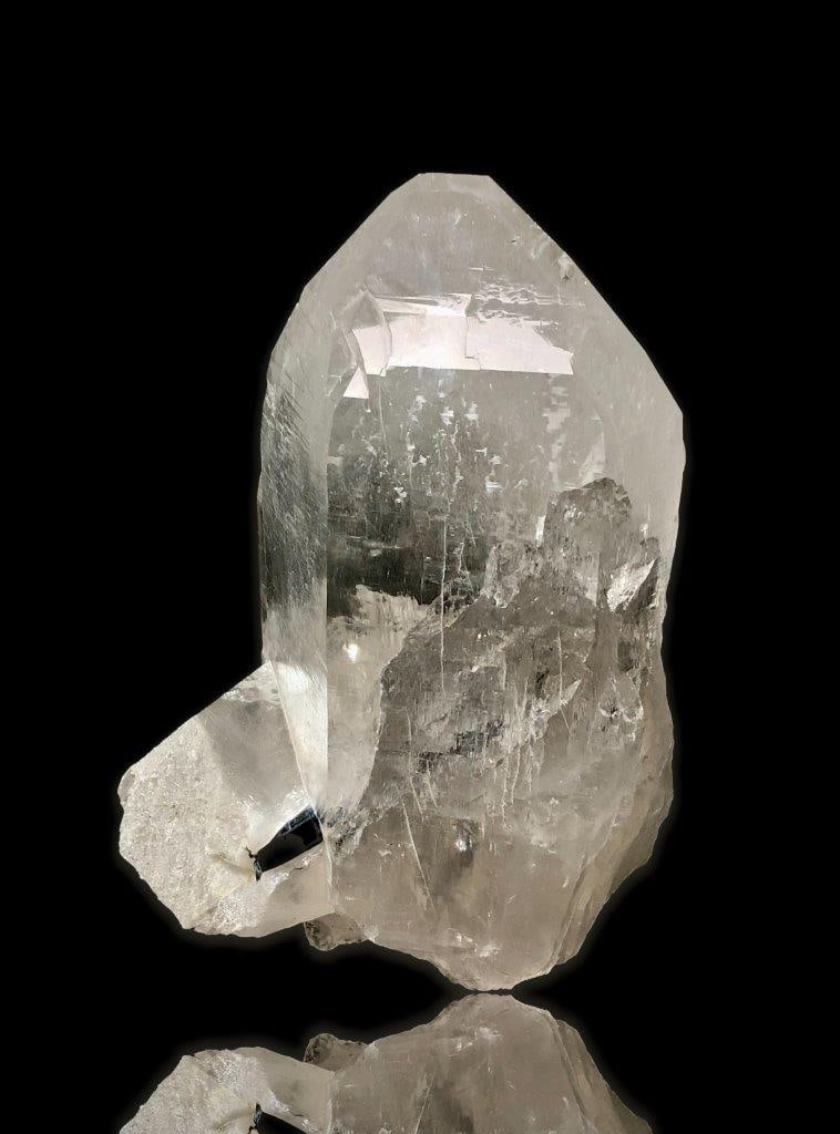 Undamaged Quartz With Black Tourmaline - 2300 G - 190X130X100 mm: Undamaged Quartz With Black Tourmaline - 2300 G - 190X130X100 mmShipping Rate: $65.00 .shipping rates are determined by Parcel weight and destination.Combined shipping: We offer combine shipping on mu