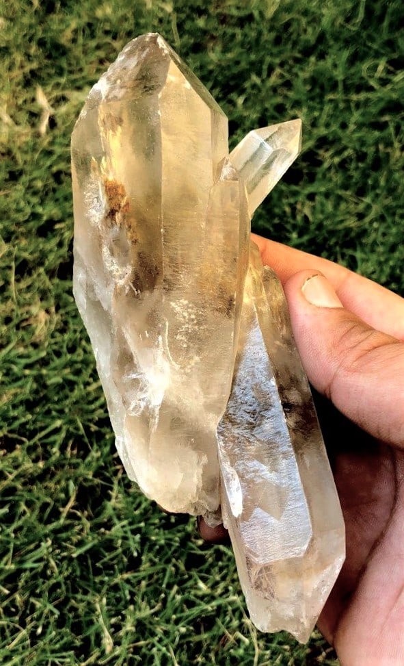 Smoky Quartz Cluster - 263.8 Grams: Smoky Quartz Cluster - 263.8 Grams - 143X61X40 mmShipping Rate: $36.00 .shipping rates are determined by Parcel weight and destination.Combined shipping: We offer combine shipping on multiple items pu