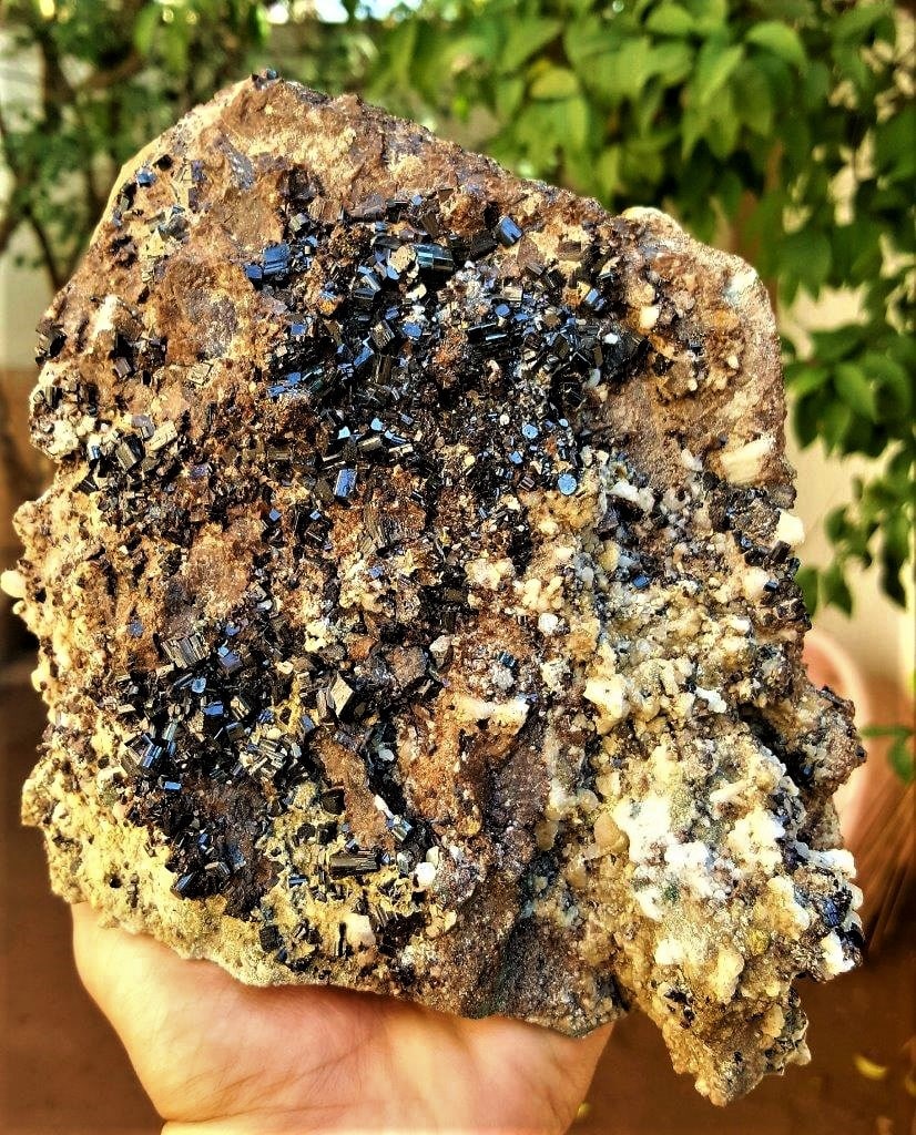 2200 Gram Beautiful Garnet Cluster on Matrix: 2200 Gram Beautiful Garnet Cluster on Matrix 160X158X74 mmShipping Rate: $90.00 .shipping rates are determined by Parcel weight and destination.Combined shipping: We offer combine shipping on multiple