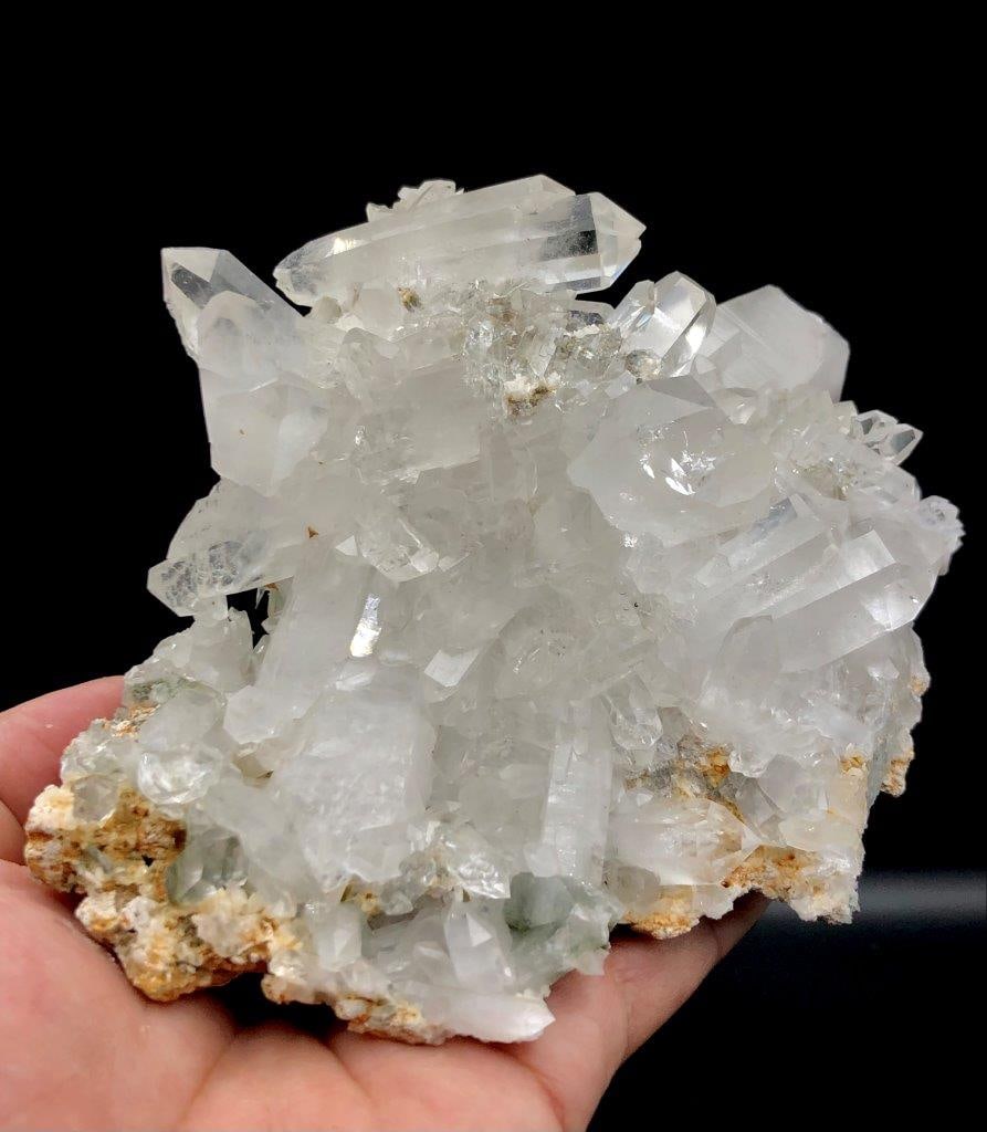 Perfect Chlorine Quartz Crystals Cluster - 950 Grams - 155X97X90 mm: Perfect Chlorine Quartz Crystals Cluster - 950 Grams - 155X97X90 mmShipping Rate: $55.00 .shipping rates are determined by Parcel weight and destination.Combined shipping: We offer combine shipping on