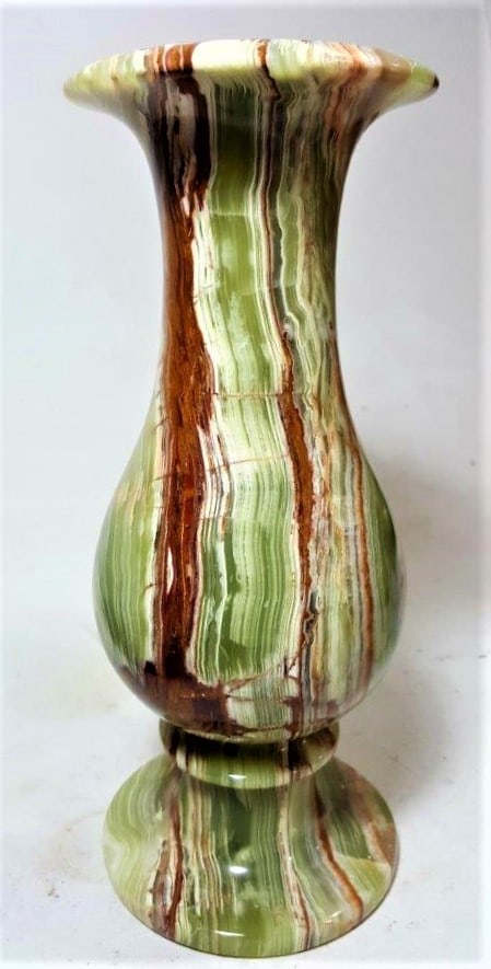 2.7 KG Onyx Flower VASE: 2.7 KG Onyx Flower VASEShipping Rate: $100.00 .shipping rates are determined by Parcel weight and destination.Combined shipping: We offer combine shipping on multiple items purchased to reduce shippin