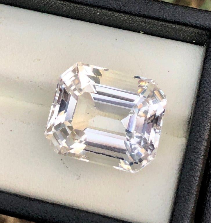 26.15 Carats Natural Morganite Gemstone - 19X16X13 mm (1 of 4)