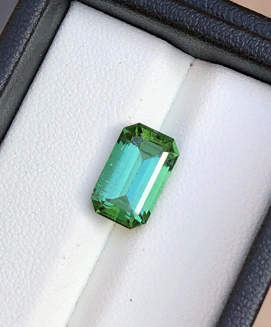 4.25 Carats Emerald Cut Green Tourmaline Gemstone - 12X8X6 mm: 4.25 Carats Emerald Cut Green Tourmaline Gemstone - 12X8X6 mm Shipping Rate: FREE SHIPPINGshipping rates are FREE WORLDWIDECombined shipping: We offer combine shipping on multiple items purchased to r