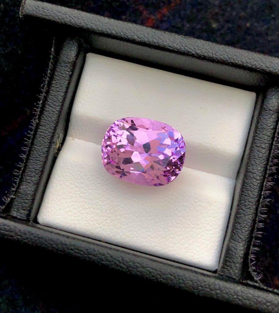 10.60 Carats Cushion Cut Pink Kunzite - 14X11X9 mm: 10.60 Carats Cushion Cut Pink Kunzite - 14X11X9 mmShipping Rate: FREE SHIPPINGshipping rates are FREE WORLDWIDECombined shipping: We offer combine shipping on multiple items purchased to reduce shippi