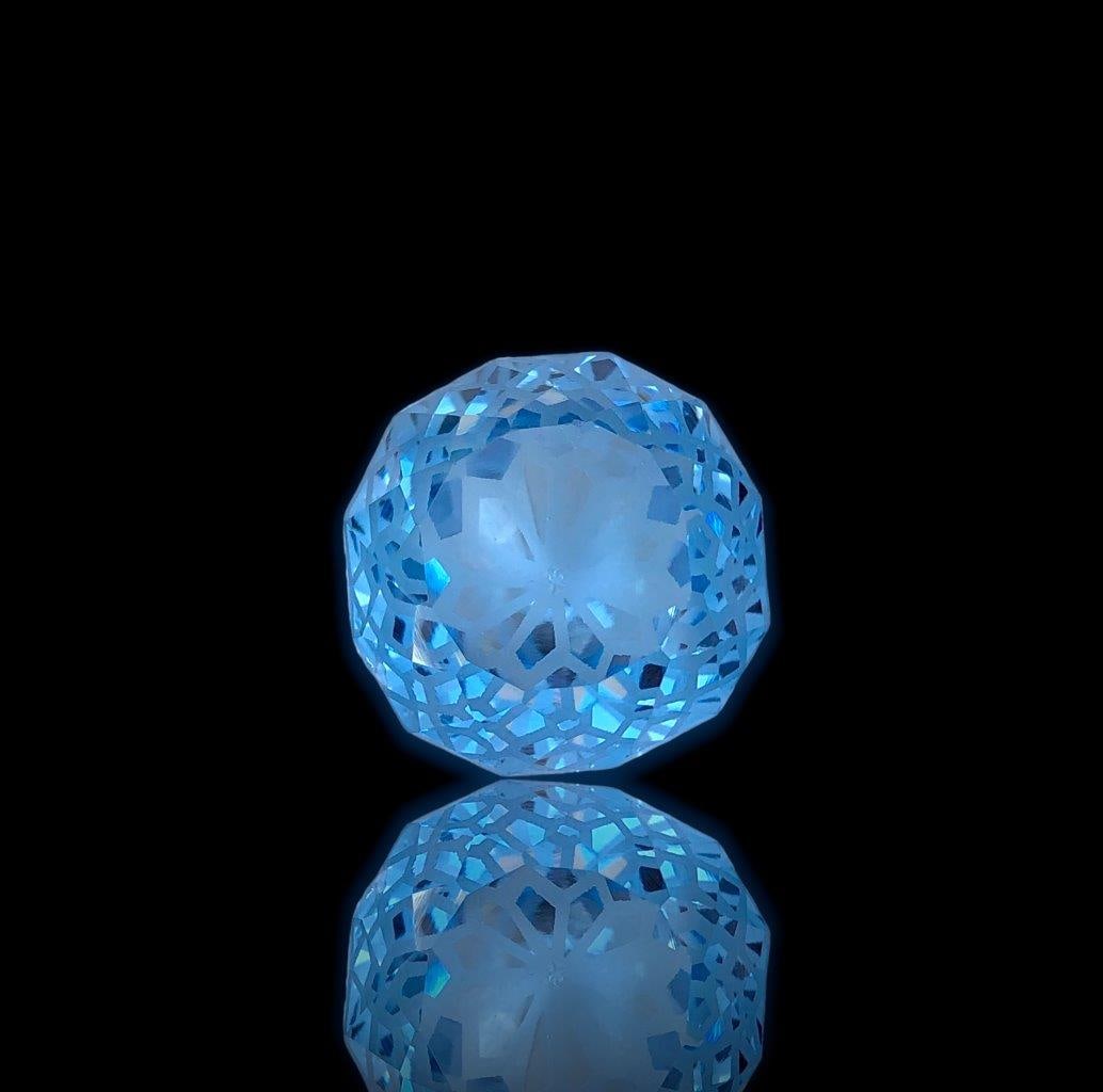 15.30 Carats Swiss Blue topaz Flower Cut - 15X15X10 mm: 15.30 Carats Swiss Blue topaz Flower Cut - 15X15X10 mmShipping Rate: FREE SHIPPINGshipping rates are FREE WORLDWIDECombined shipping: We offer combine shipping on multiple items purchased to reduce sh
