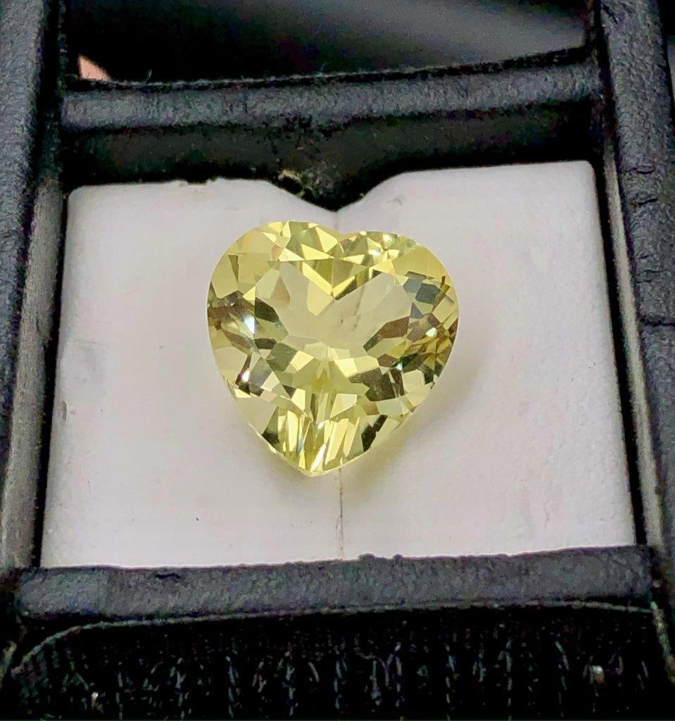 9.5 Carats Heart Shaped Citrine Quartz -14X13X10 mm: 9.5 Carats Heart Shaped Citrine Quartz -14X13X10 mmShipping Rate: FREE SHIPPINGshipping rates are FREE WORLDWIDECombined shipping: We offer combine shipping on multiple items purchased to reduce shipp