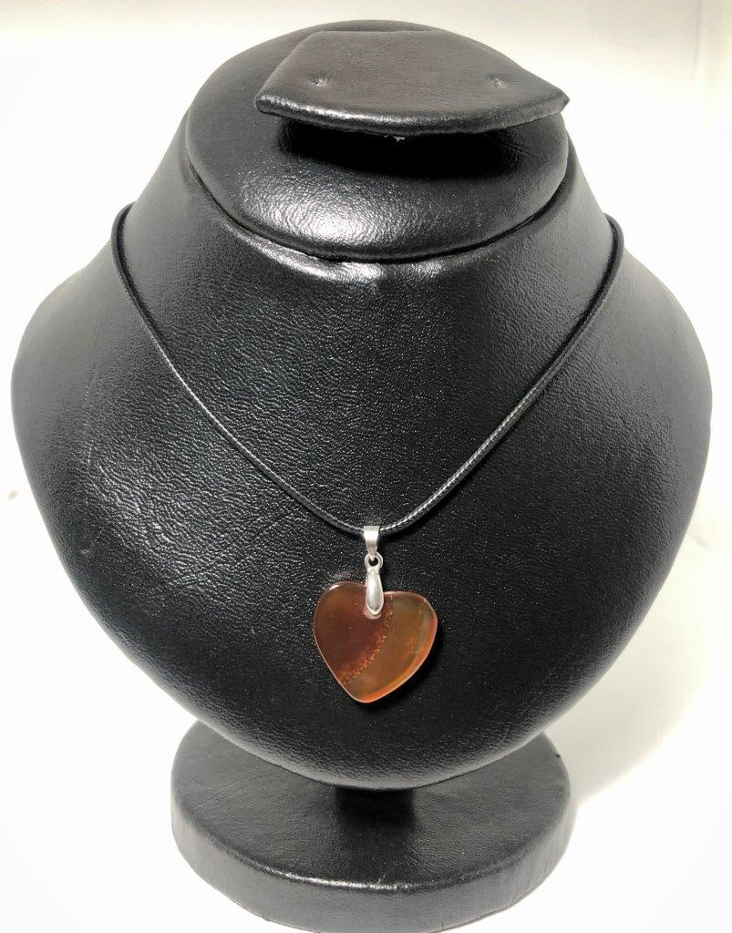Heart Shaped Agate Pendant in Sterling Silver – Natural Banded Gemstone: This beautiful heart-shaped agate pendant is crafted in solid sterling silver and showcases the stone’s natural banding and earthy tones. The polished agate displays soft variations of color, rangin
